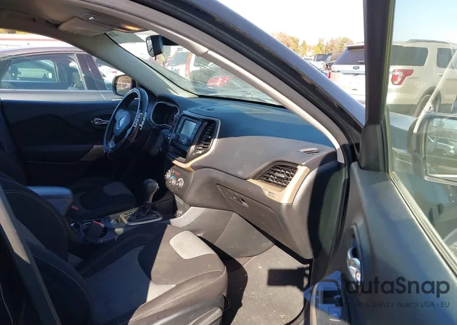 1C4PJLCB8JD545156: 43705362