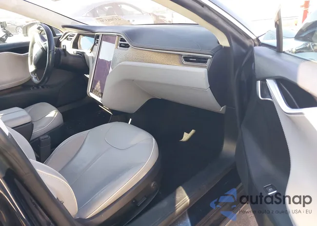 5YJSA1DP9CFP01533: 43705370