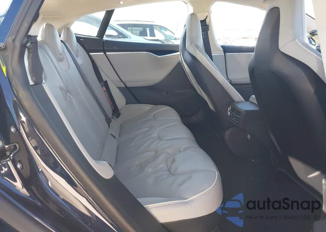 5YJSA1DP9CFP01533: 43705370