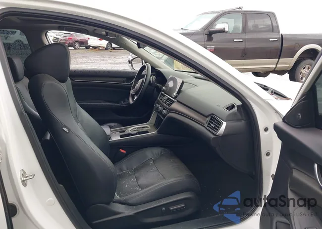 1HGCV2F50JA028682: 43704916