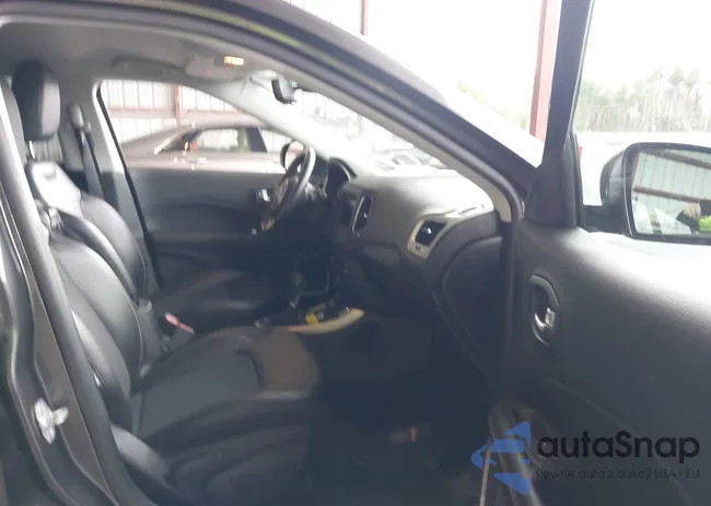 3C4NJDBBXKT733963: 43705839