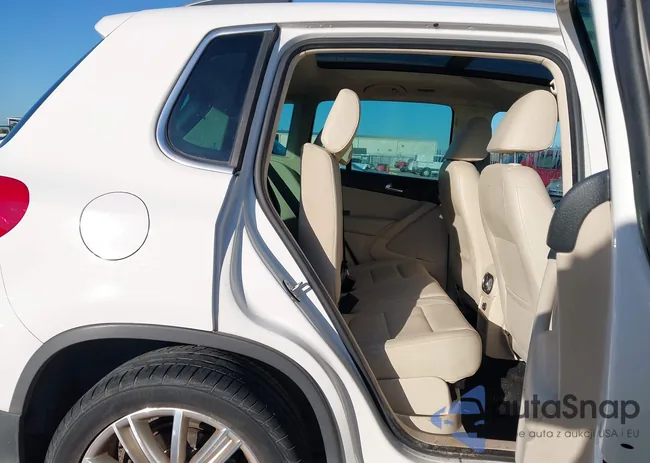 WVGAV7AX2CW565373: 43707648