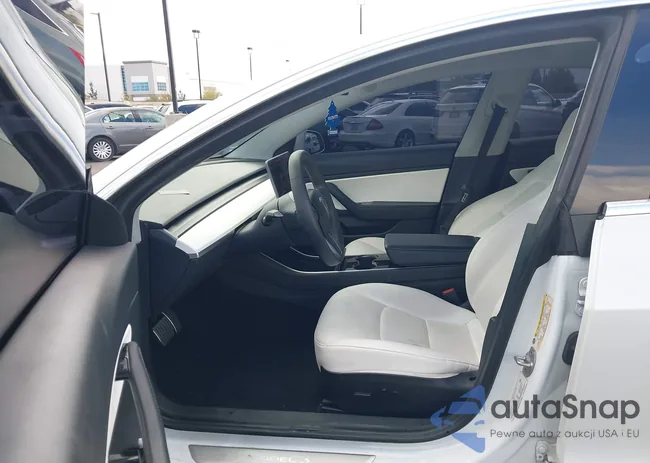 5YJ3E1EB5LF713030: 43708643