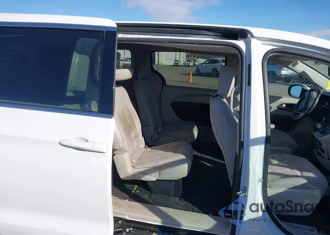 2C4RC1CG8HR521157: 43709557