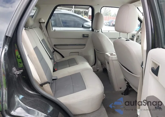 1FMCU49H18KB27501: 43709010