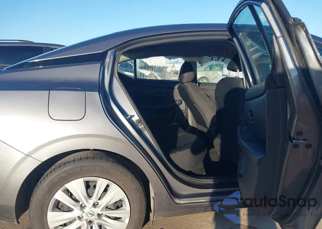 3N1AB8BVXRY323239: 43711151