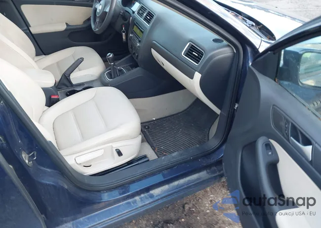 3VWB17AJ9EM386618: 43711366