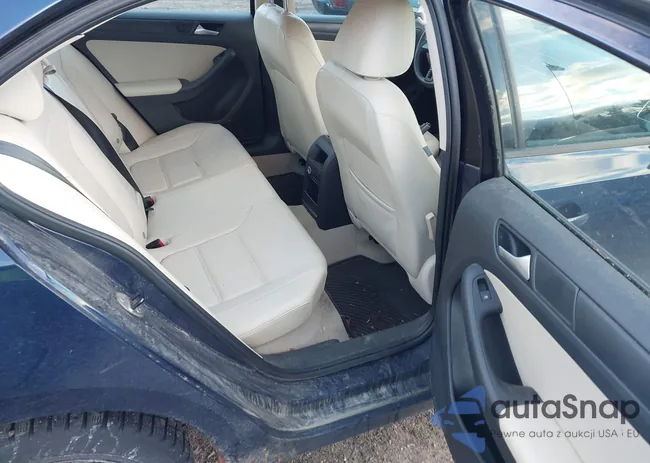 3VWB17AJ9EM386618: 43711366