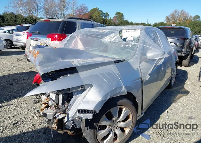 1HGCP2F76AA054800: 43712063