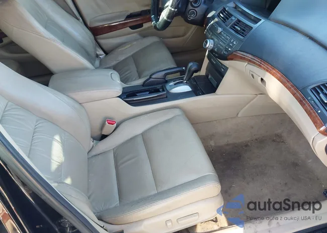 1HGCP3F8XBA023095: 43711696