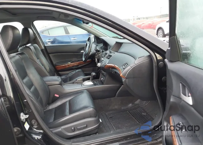 1HGCP2F87BA136674: 43711728