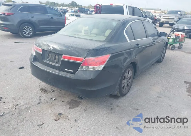 1HGCP2F63BA151770: 43714445