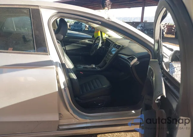 3FA6P0MU9KR135568: 43715320