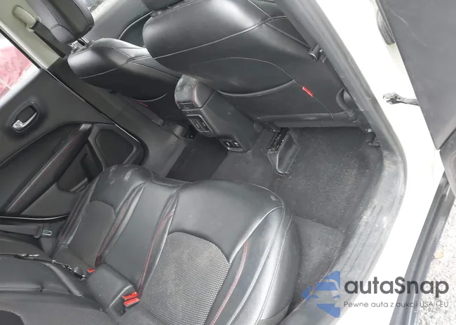 3C4NJDDB8JT174568: 43715977