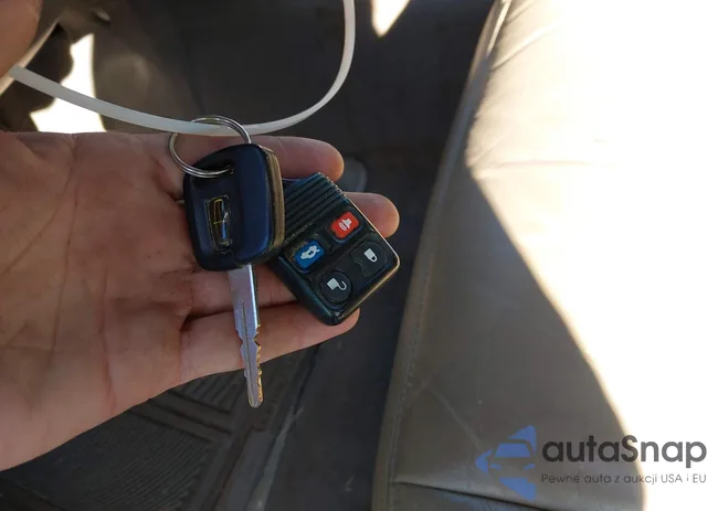 1LNHM82W22Y661083: 43718362