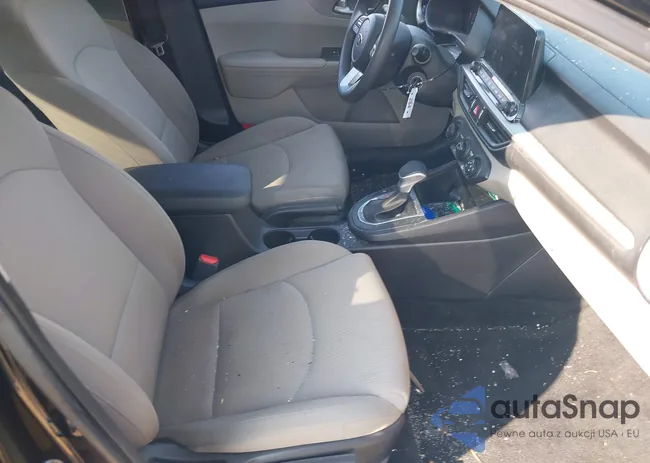 3KPF24AD0ME395341: 43717781