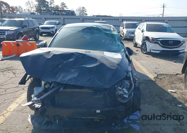 3KPF24AD0ME395341: 43717781