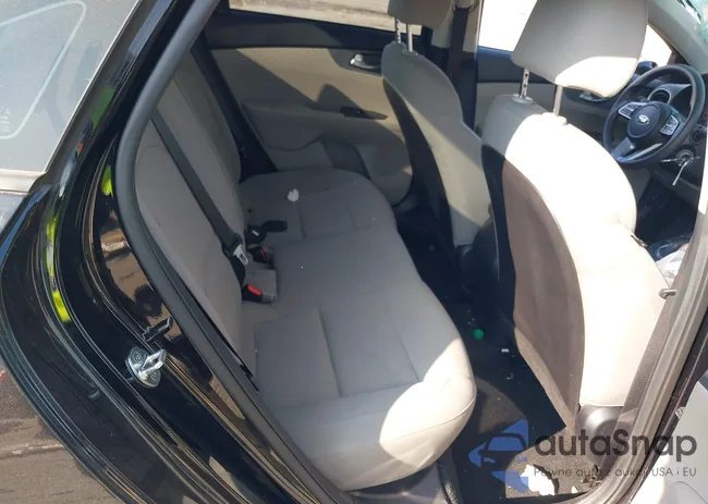 3KPF24AD0ME395341: 43717781