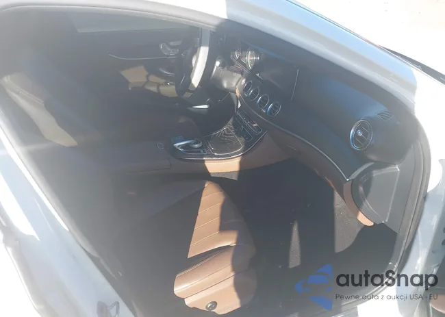 WDDZF4JB2KA526176: 43717821