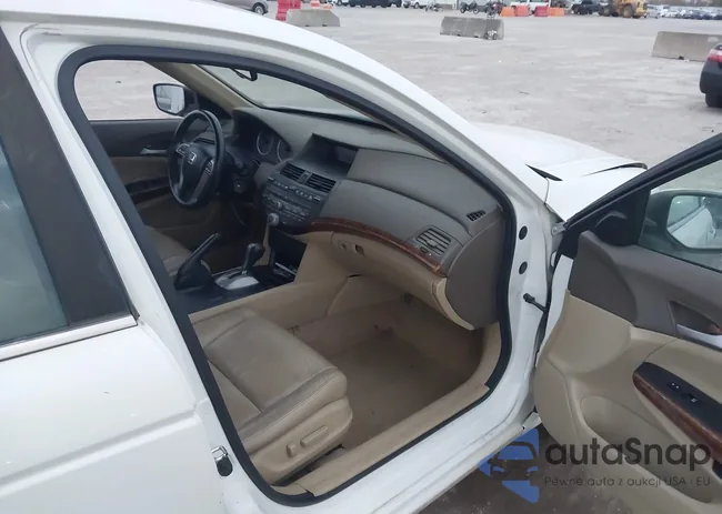 1HGCP3F84AA002077: 43719083