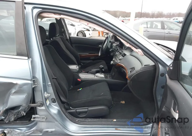 1HGCP2F74BA138034: 43719537