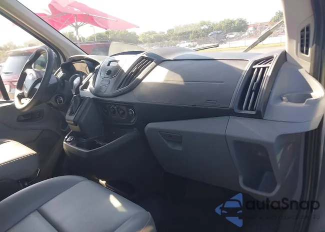 1FTYR2XM3JKA83412: 43718740