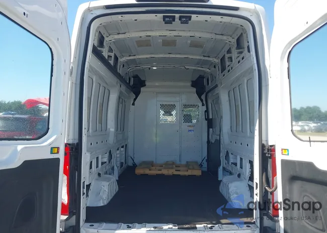 1FTYR2XM3JKA83412: 43718740