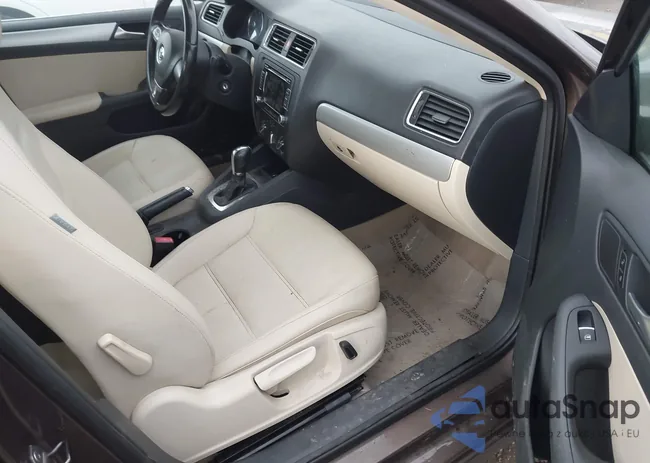 3VWDP7AJ4DM374477: 43720472