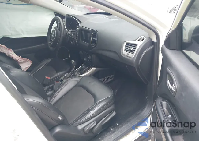 3C4NJDBB2KT647661: 43719662