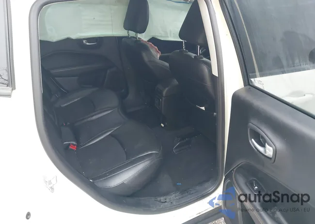 3C4NJDBB2KT647661: 43719662