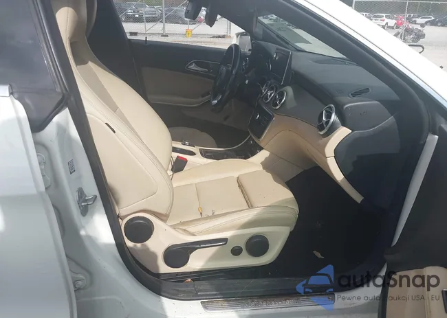 WDDSJ4EB7GN318529: 43722864