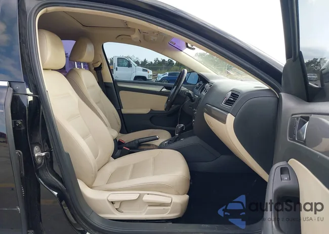 3VWDB7AJ2JM204791: 43724109