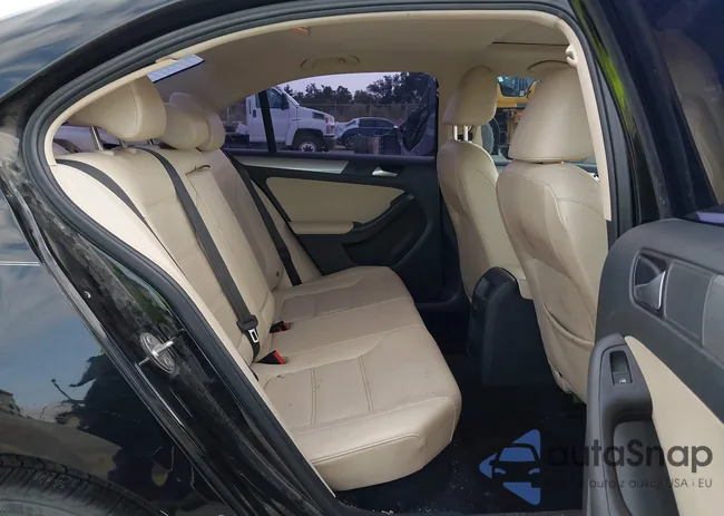 3VWDB7AJ2JM204791: 43724109