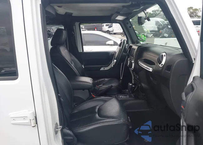 1C4BJWEG4EL182273: 43723977