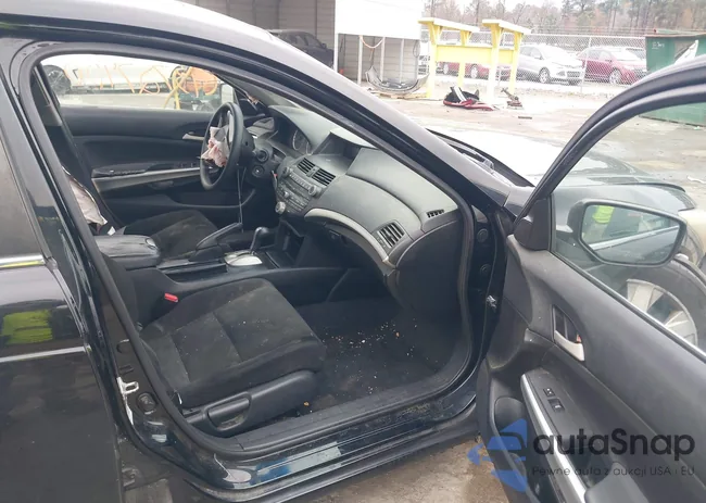 1HGCP2F73AA044032: 43727400