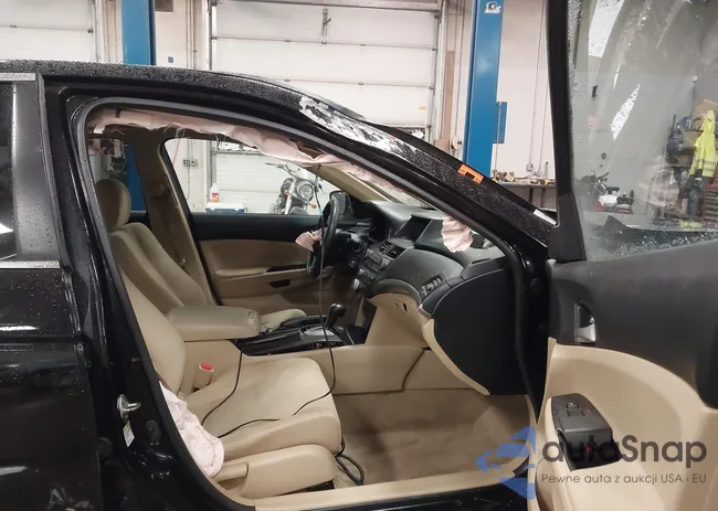 1HGCP2F31CA184953: 43728359