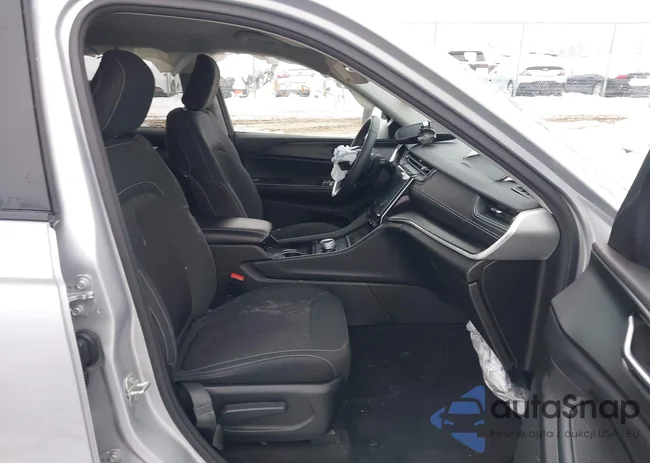 1C4RJKAG6P8828545: 43729408