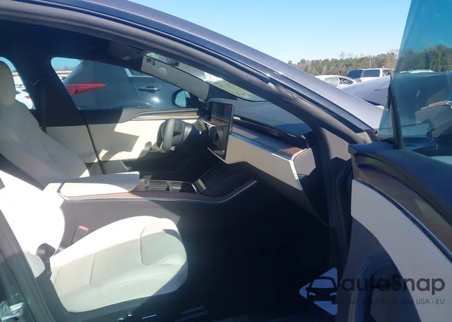 5YJSA1E58NF461844: 43731177