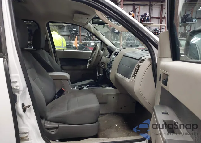 1FMCU49319KB07111: 43731328