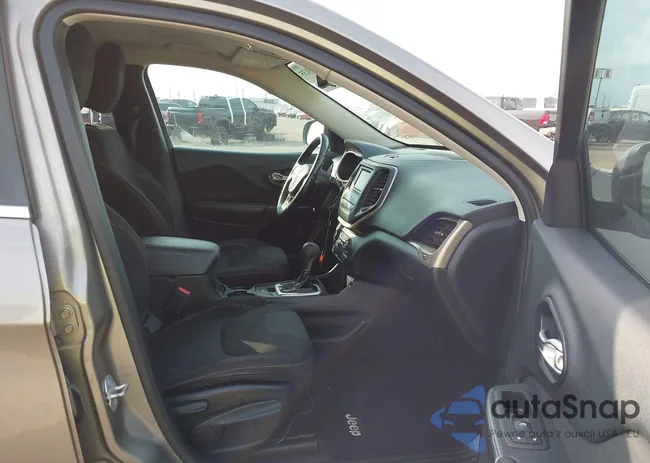 1C4PJLCB2GW376510: 43733135