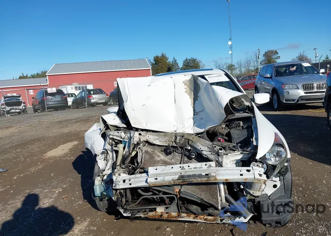 1HGCP26819A142108: 43732697