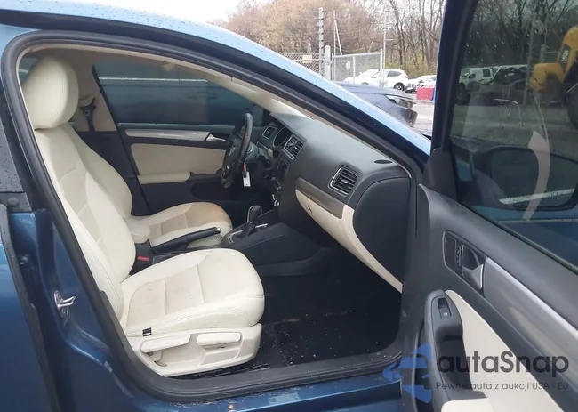 3VWDB7AJ4HM387539: 43732742