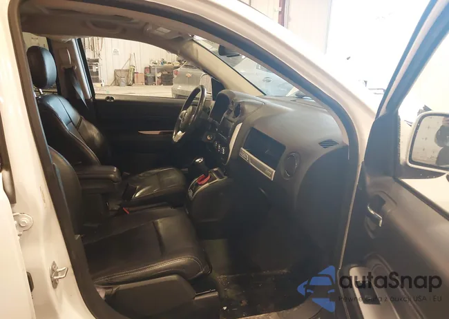 1C4NJDEB4GD795366: 43734052