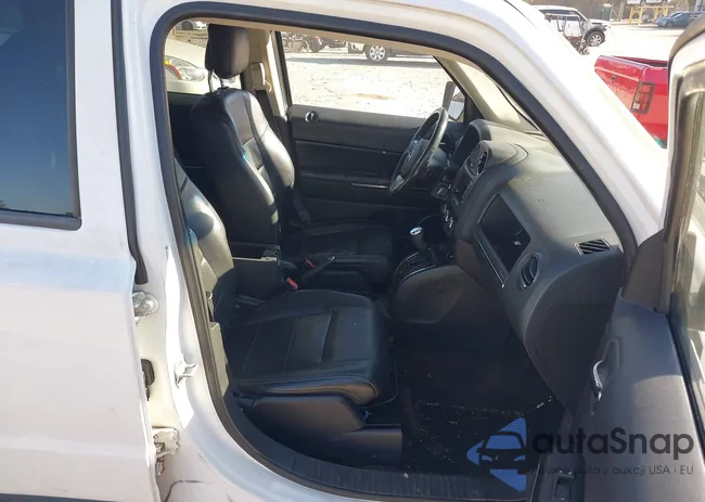 1C4NJPCB4ED640558: 43734853