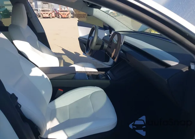 5YJ3E1EB5SF888425: 43736444