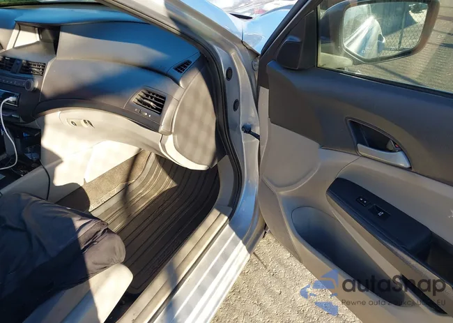 1HGCP2F47AA118266: 43735658