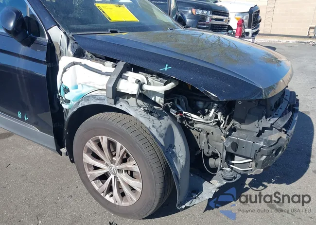 3VV2B7AX2JM075273: 43735867