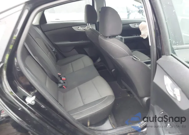 3KPF24AD9PE680902: 43738904