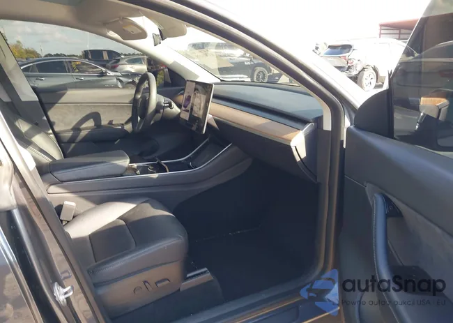 5YJYGDEE8LF045784: 43740438