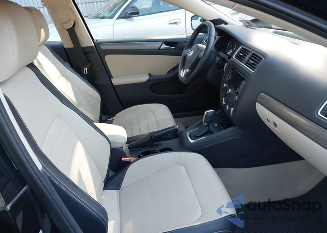 3VWLP7AJ7DM434960: 43740609